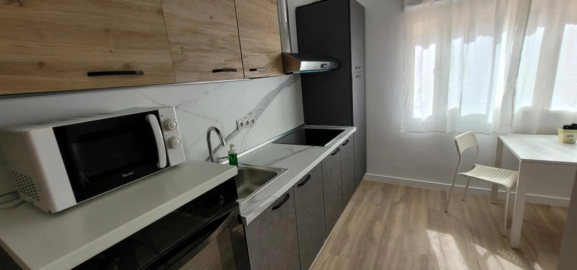 Torremolinos Carihuela Renovado - Wifi 365 Mbps - Fire Stick Amazon - Playa A 50 Metros Apartment