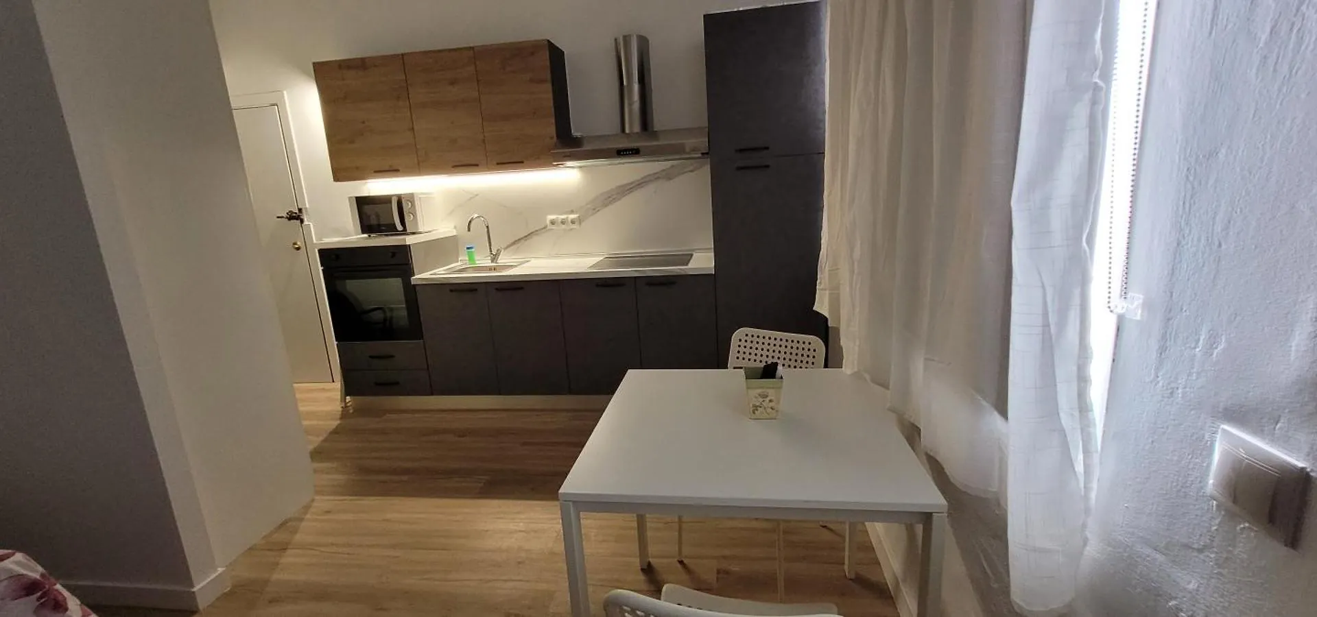 Torremolinos Carihuela Renovado - Wifi 365 Mbps - Fire Stick Amazon - Playa A 50 Metros Apartment