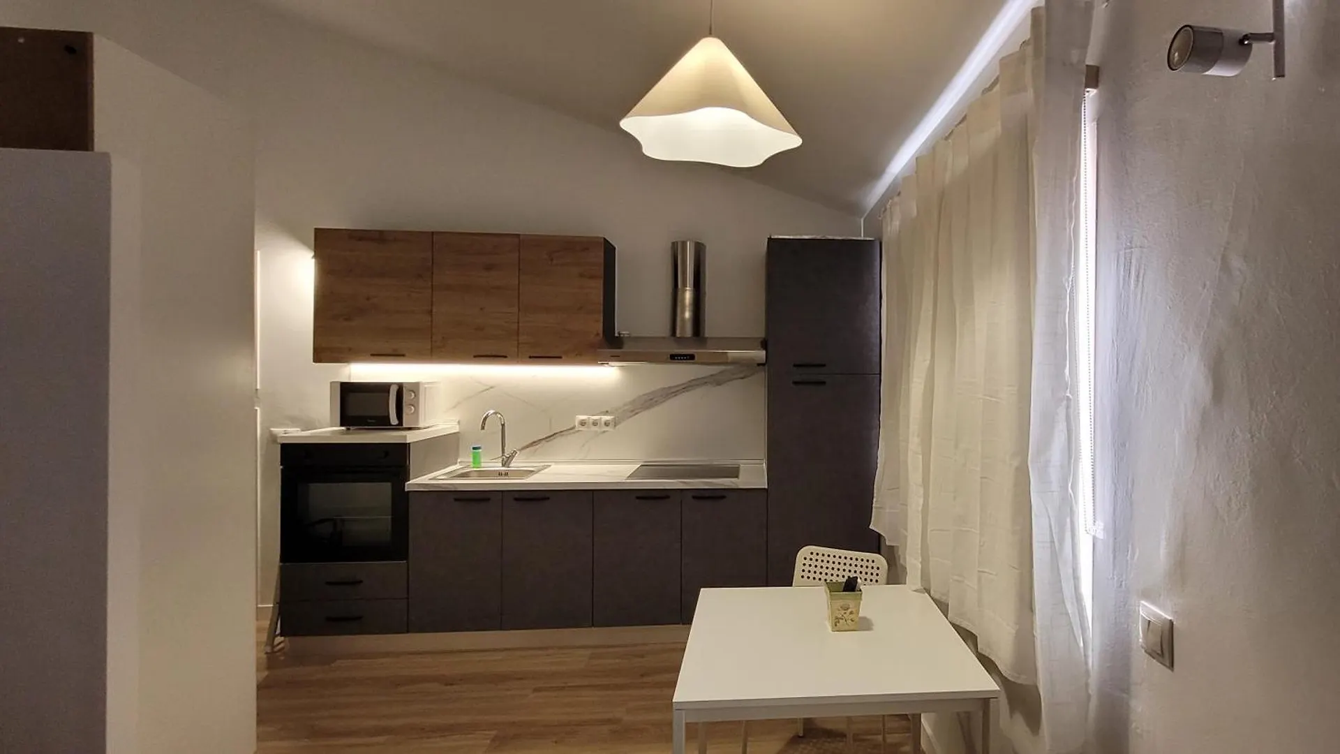Torremolinos Carihuela Renovado - Wifi 365 Mbps - Fire Stick Amazon - Playa A 50 Metros Apartment