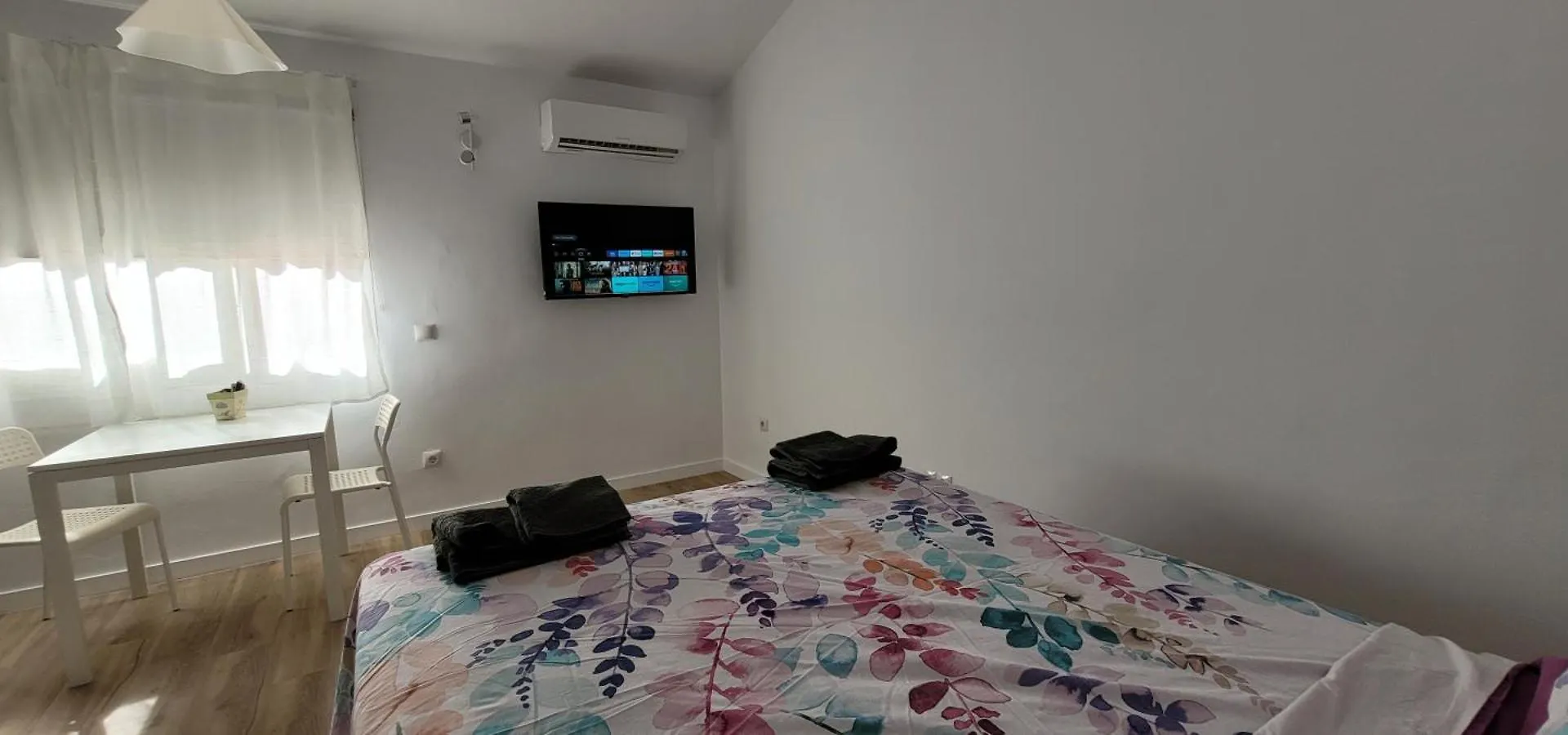 Torremolinos Carihuela Renovado - Wifi 365 Mbps - Fire Stick Amazon - Playa A 50 Metros Apartment Spain