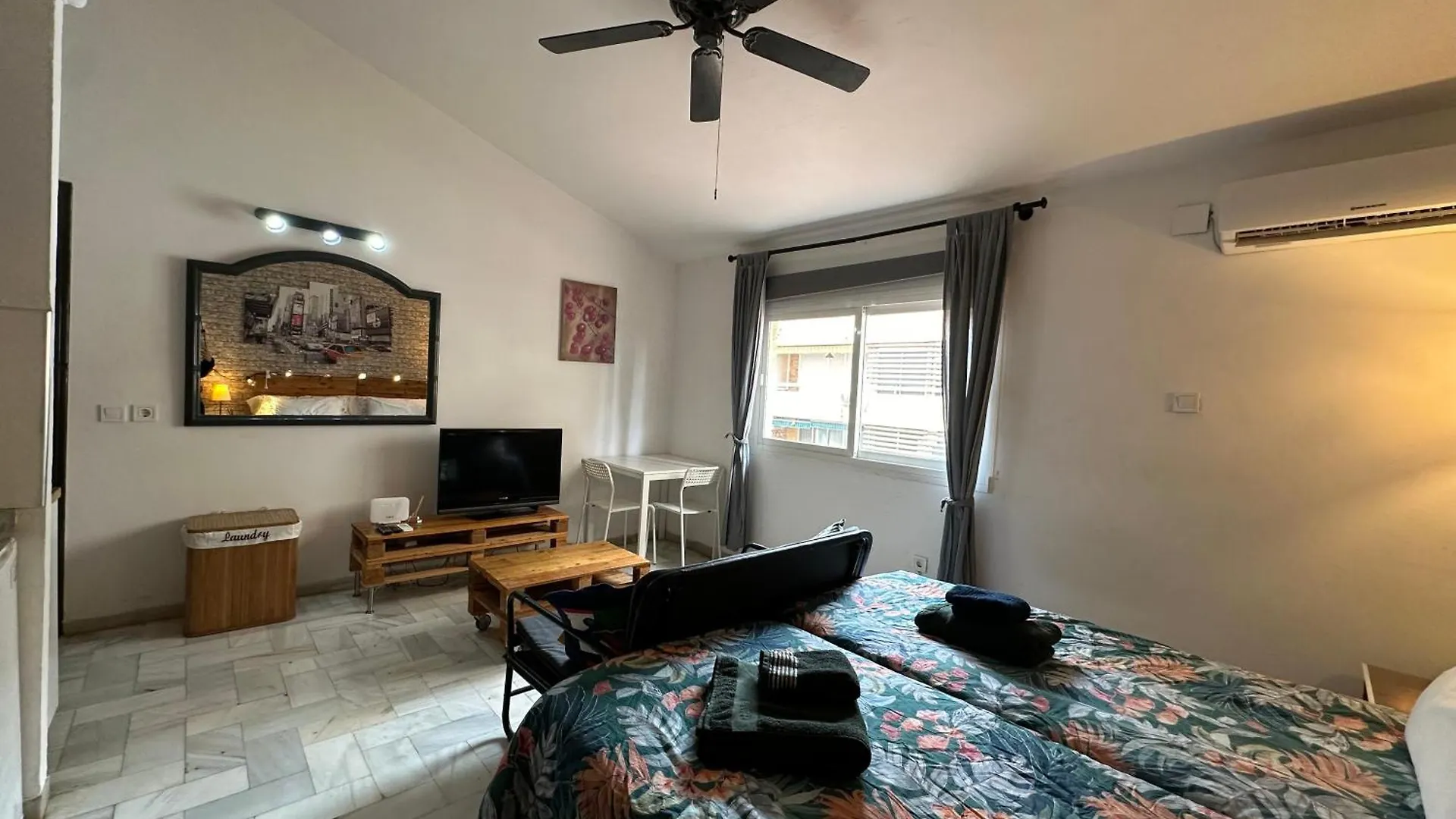 Torremolinos Carihuela Renovado - Wifi 365 Mbps - Fire Stick Amazon - Playa A 50 Metros Apartment